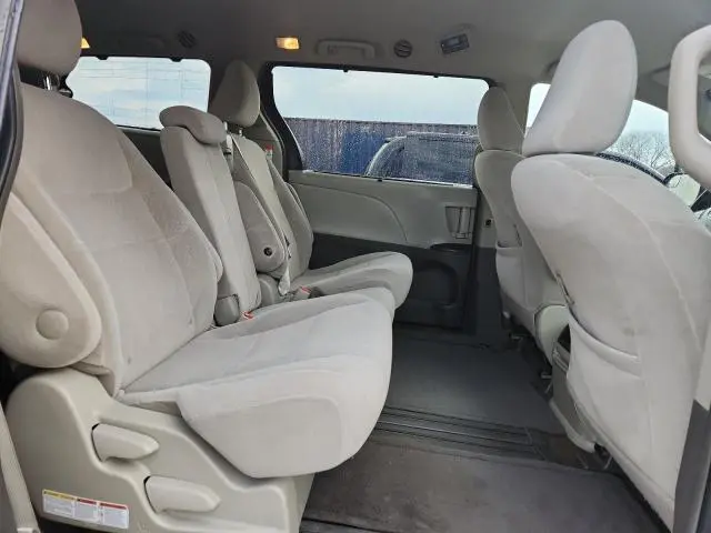 2015 TOYOTA SIENNA LE  