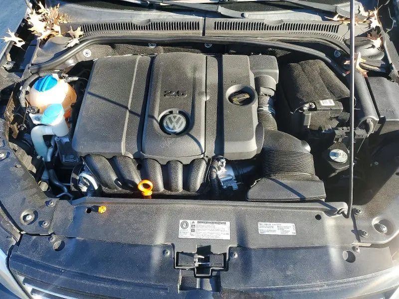 2013 VOLKSWAGEN JETTA SE  