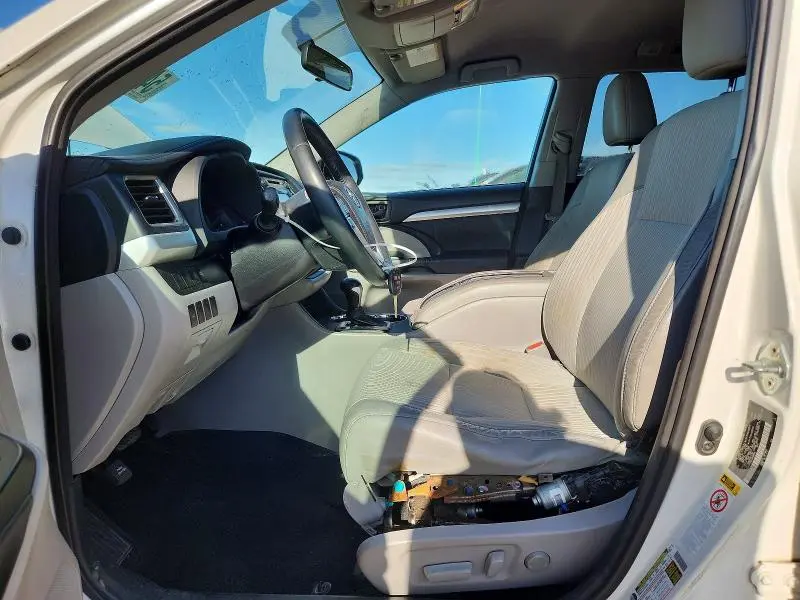 2015 TOYOTA HIGHLANDER LE PLUS  