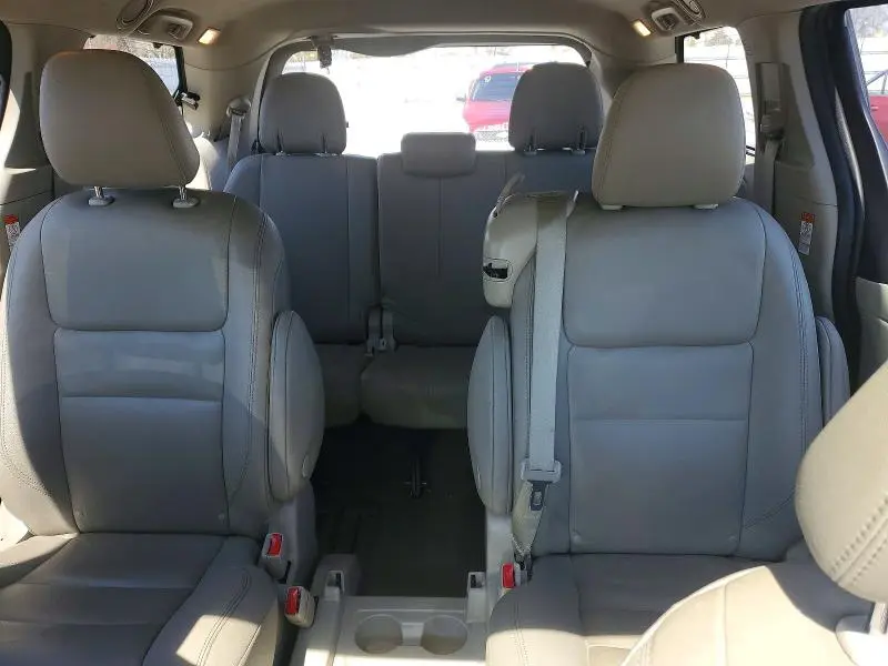 2020 TOYOTA SIENNA XLE 8-PASSENGER  