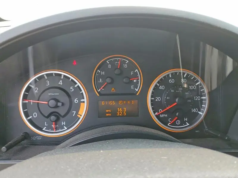 2013 NISSAN TITAN SV  