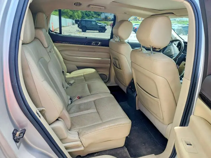 2015 LINCOLN MKT   