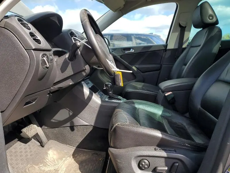 2011 VOLKSWAGEN TIGUAN S  