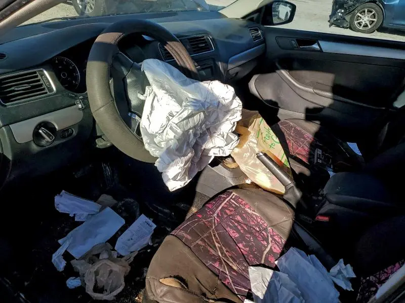 2013 VOLKSWAGEN JETTA SE  