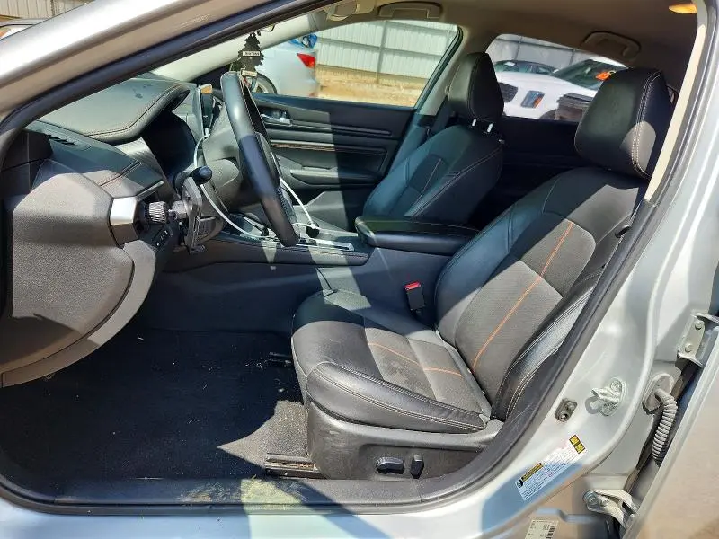 2021 NISSAN ALTIMA SR  