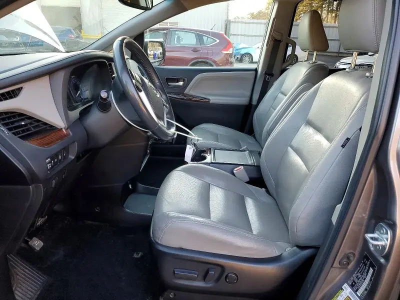 2015 TOYOTA SIENNA XLE  