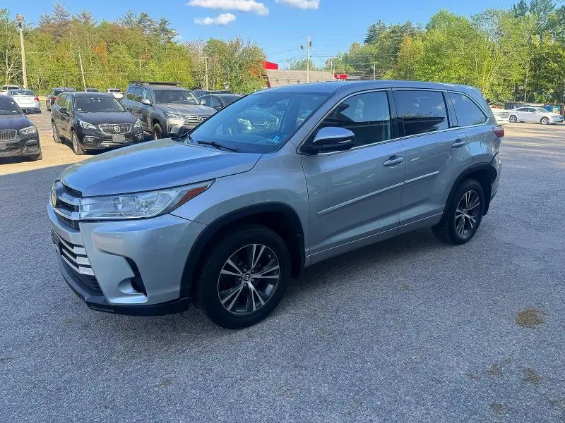 2018 TOYOTA HIGHLANDER LE  