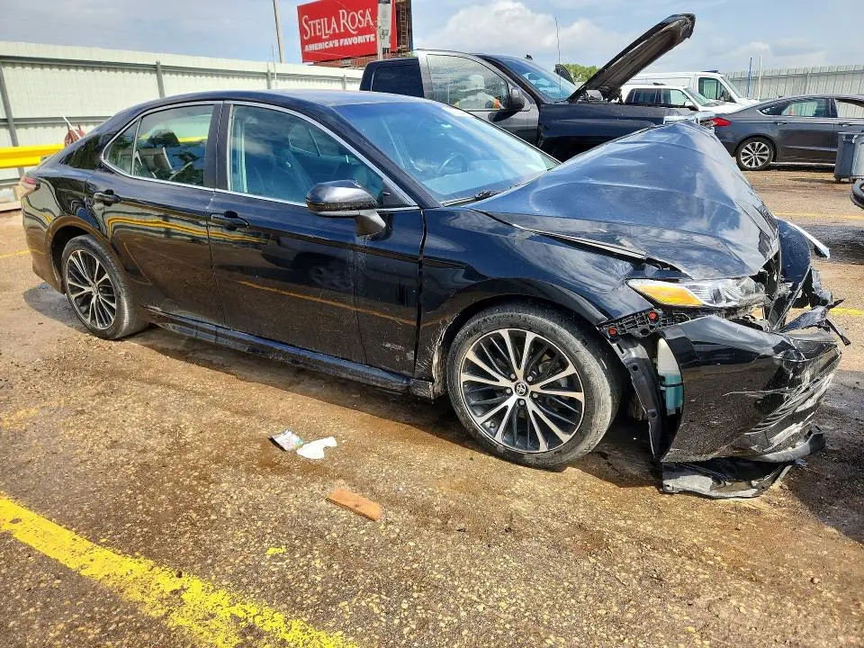 2019 TOYOTA CAMRY SE  
