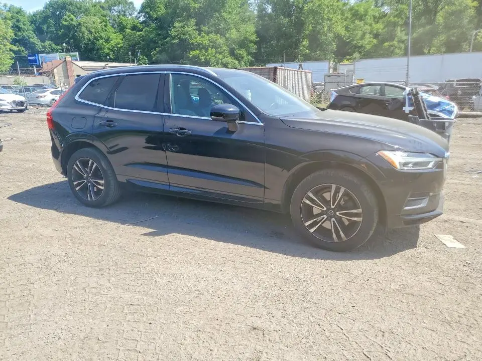 2020 VOLVO XC60 T6 MOMENTUM  