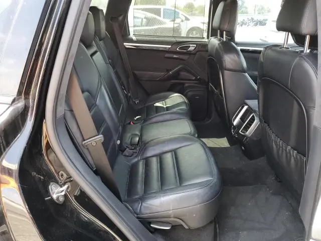 2016 PORSCHE CAYENNE GTS  