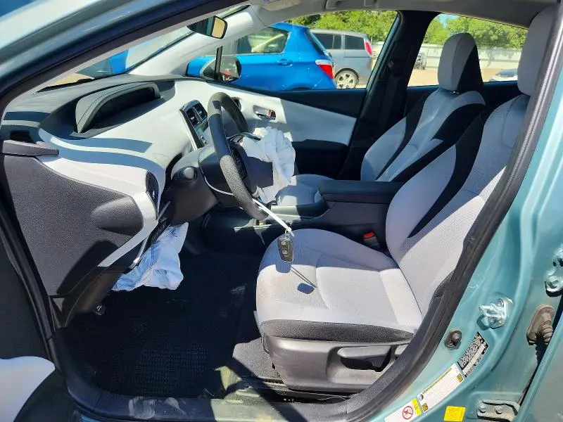 2021 TOYOTA PRIUS LE  