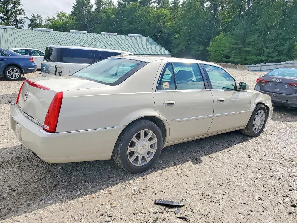 2011 CADILLAC DTS   