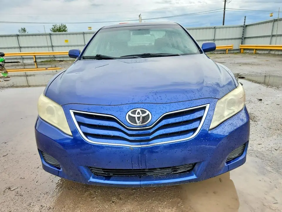 2011 TOYOTA CAMRY LE  