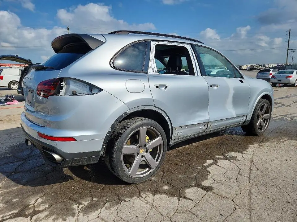 2017 PORSCHE CAYENNE   