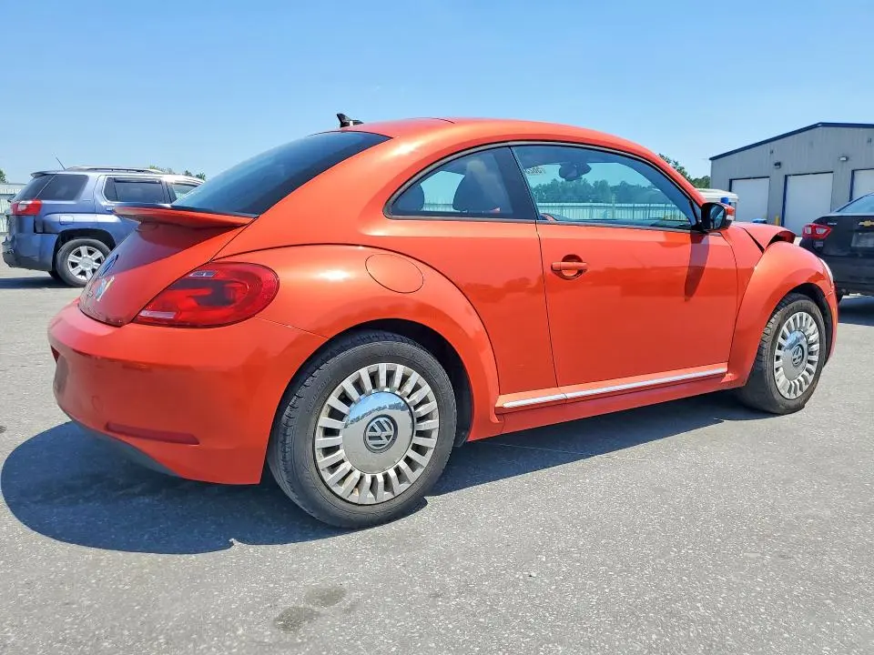 2016 VOLKSWAGEN BEETLE SE  