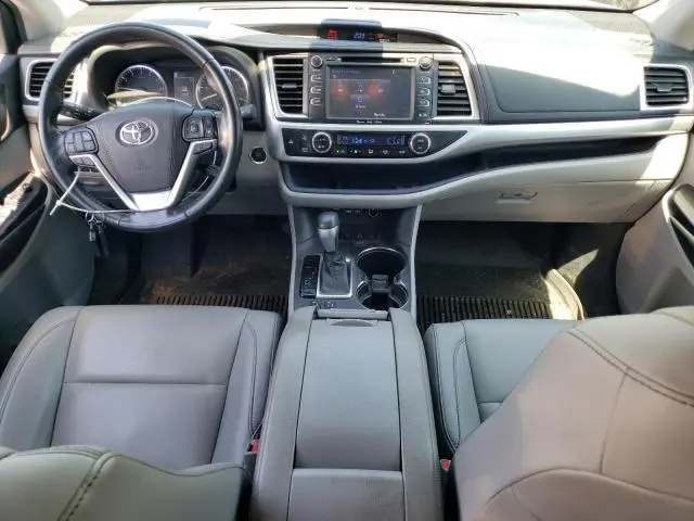 2019 TOYOTA HIGHLANDER SE  