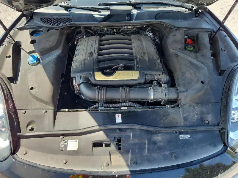 2016 PORSCHE CAYENNE   