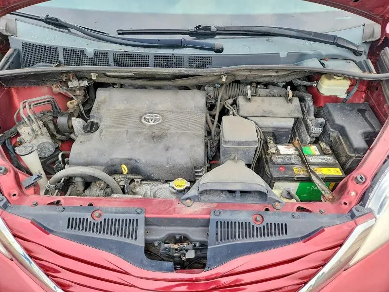 2016 TOYOTA SIENNA LE  