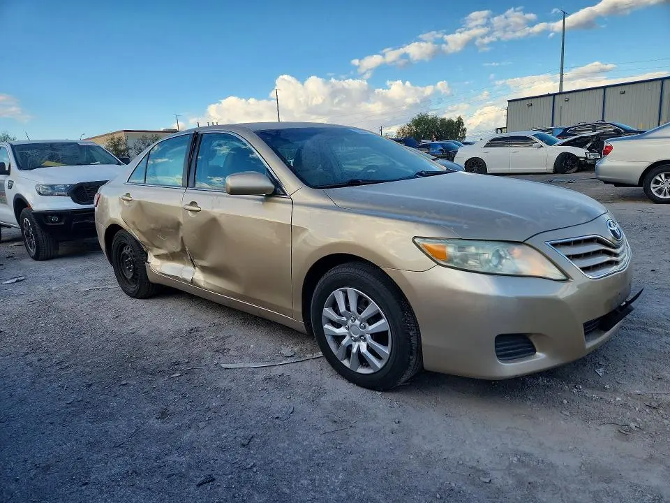 2011 TOYOTA CAMRY LE  