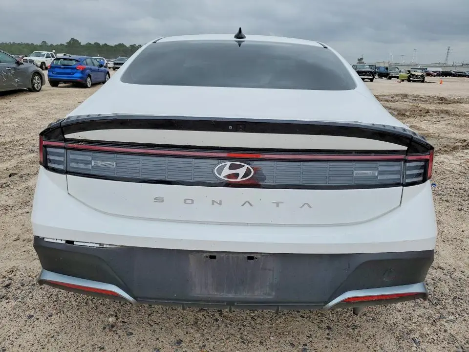 2025 HYUNDAI SONATA SE  