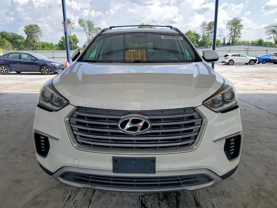 2017 HYUNDAI SANTA FE SE  