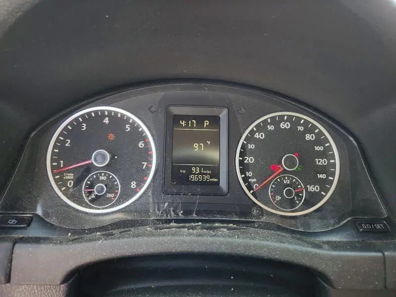 2011 VOLKSWAGEN TIGUAN S  