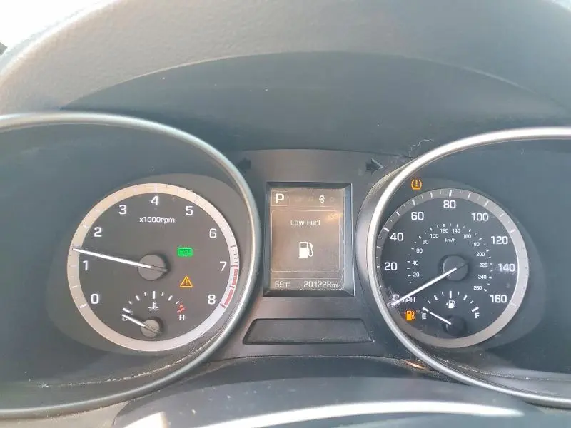2017 HYUNDAI SANTA FE SE  