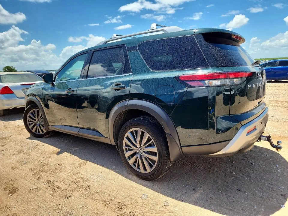 2022 NISSAN PATHFINDER SL  