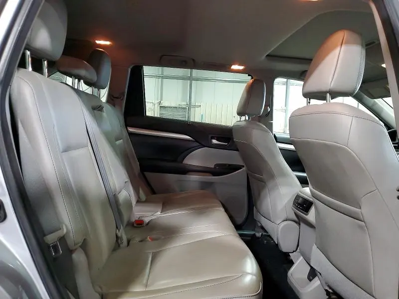 2016 TOYOTA HIGHLANDER XLE  