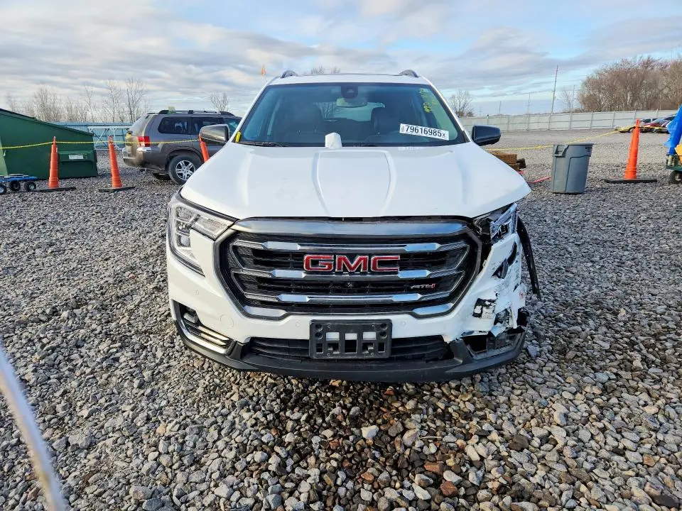 2023 GMC TERRAIN AT4  