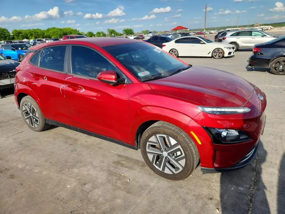 2023 HYUNDAI KONA SE  
