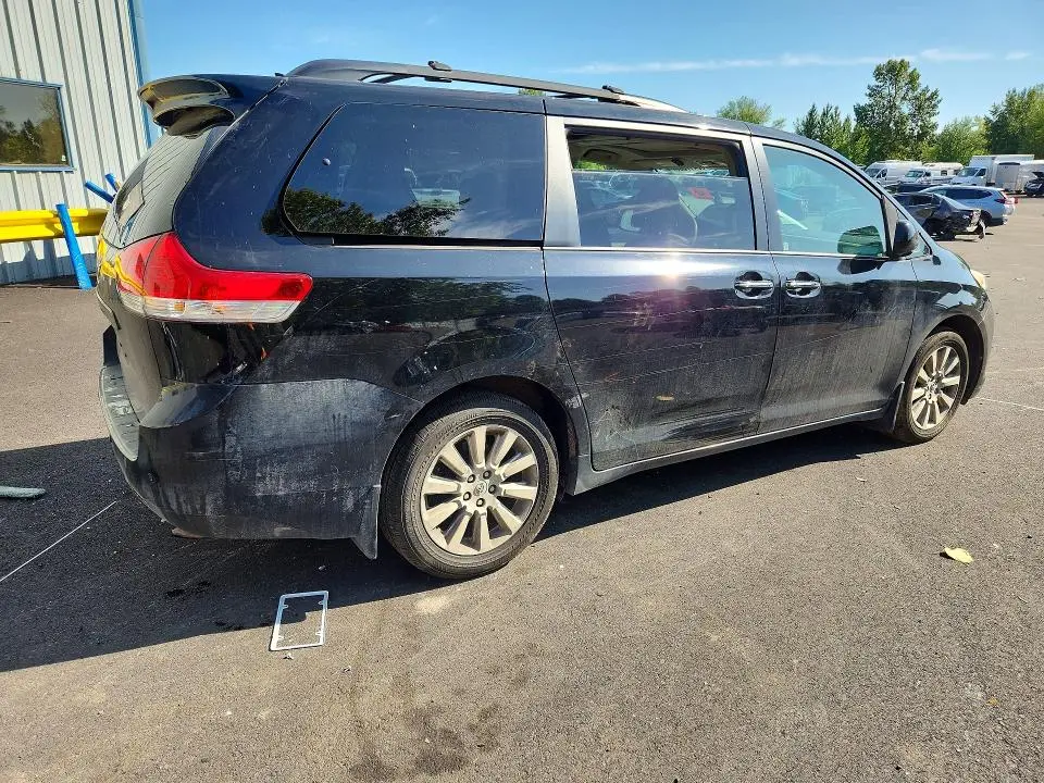 2013 TOYOTA SIENNA XLE 7-PASSENGER  