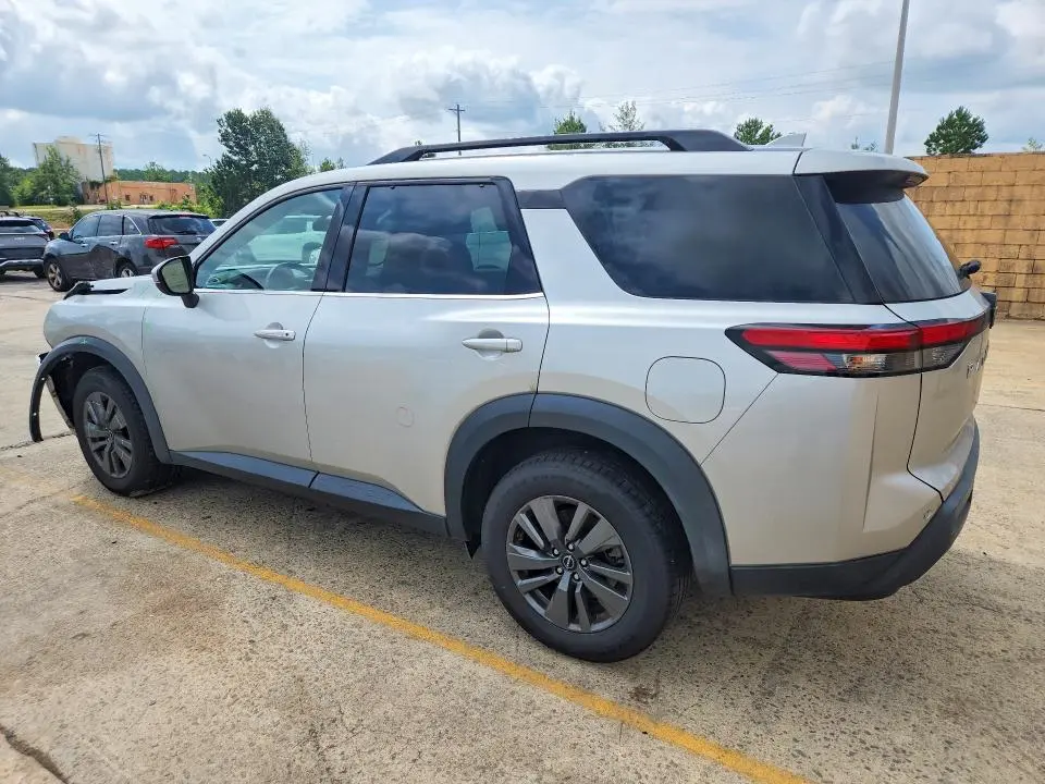 2024 NISSAN PATHFINDER SV  