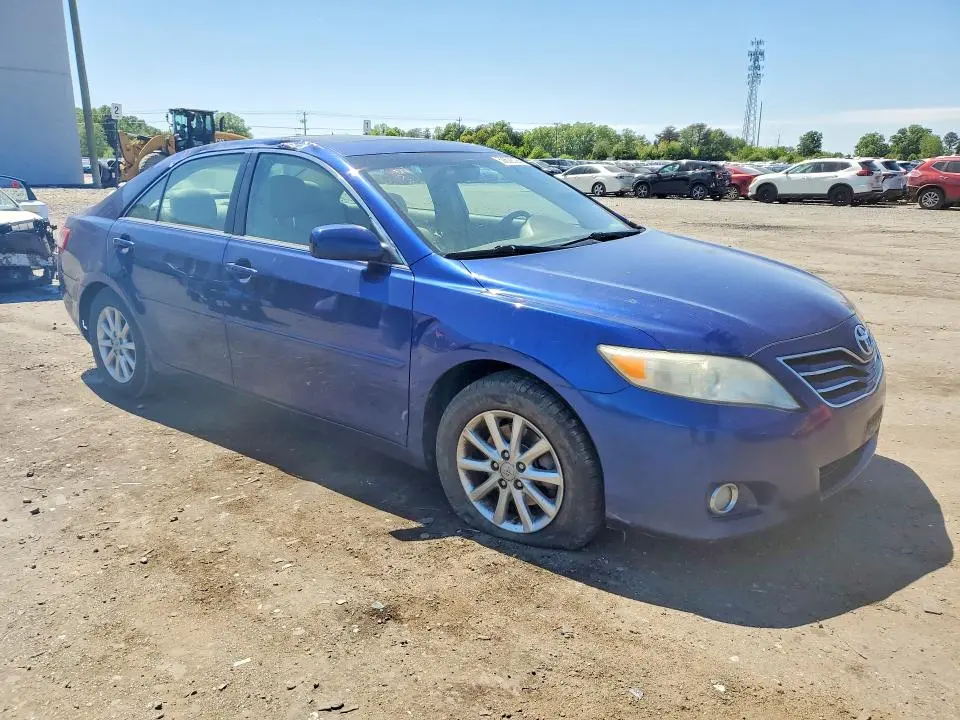 2011 TOYOTA CAMRY XLE  