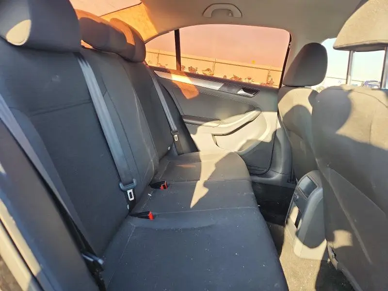 2016 VOLKSWAGEN JETTA SE  
