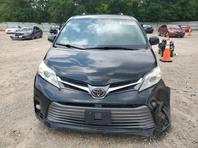2018 TOYOTA SIENNA XLE  