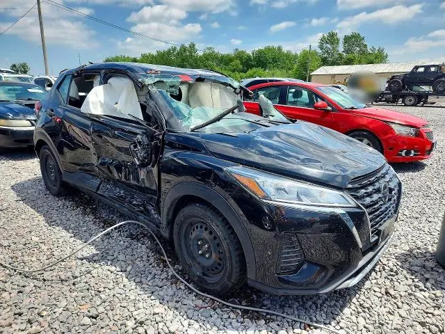 2021 NISSAN KICKS S  