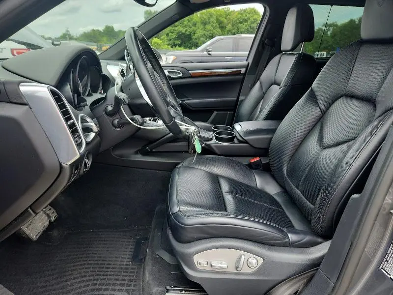 2017 PORSCHE CAYENNE S  