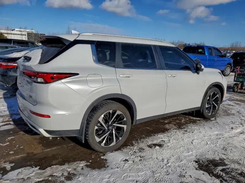 2024 MITSUBISHI OUTLANDER SE  