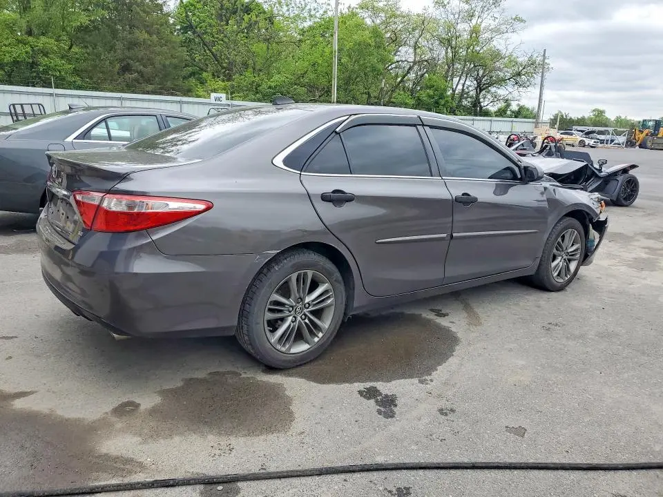 2015 TOYOTA CAMRY SE  