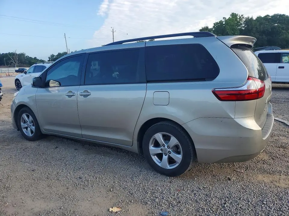 2017 TOYOTA SIENNA LE  