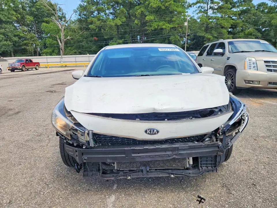2017 KIA FORTE LX  