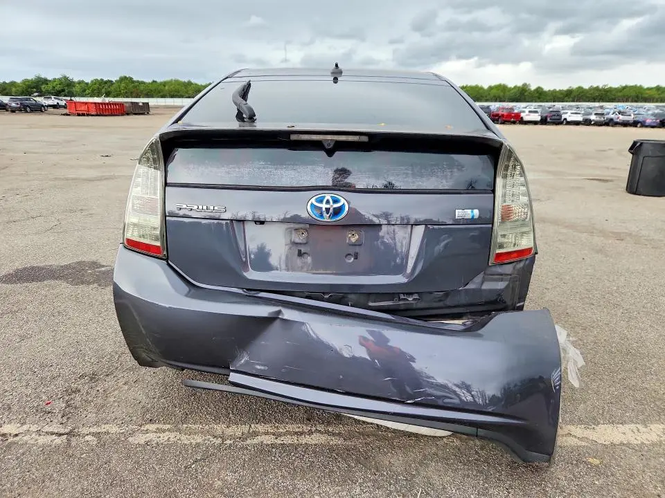 2010 TOYOTA PRIUS III  