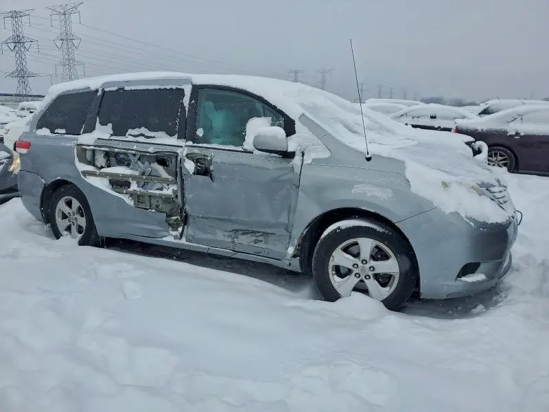 2011 TOYOTA SIENNA LE  