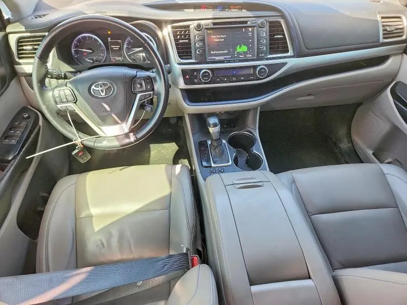2019 TOYOTA HIGHLANDER XLE  