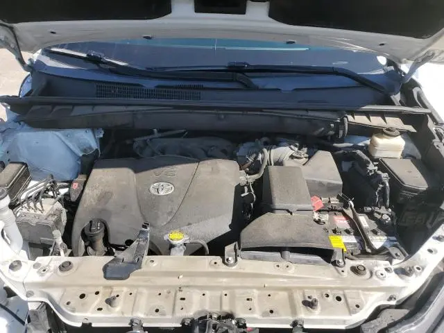 2017 TOYOTA HIGHLANDER SE  