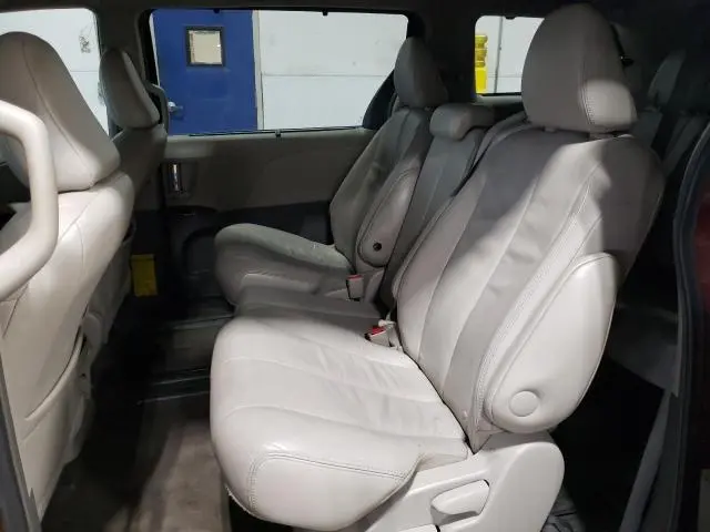 2013 TOYOTA SIENNA XLE  