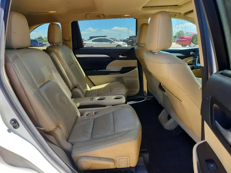 2016 TOYOTA HIGHLANDER XLE  