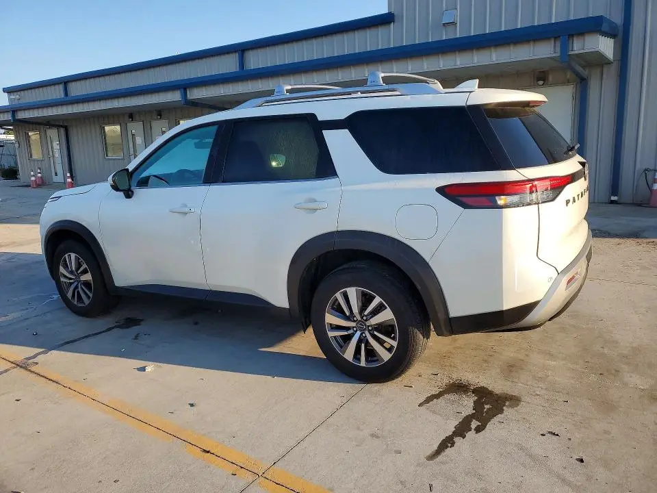 2023 NISSAN PATHFINDER SL  