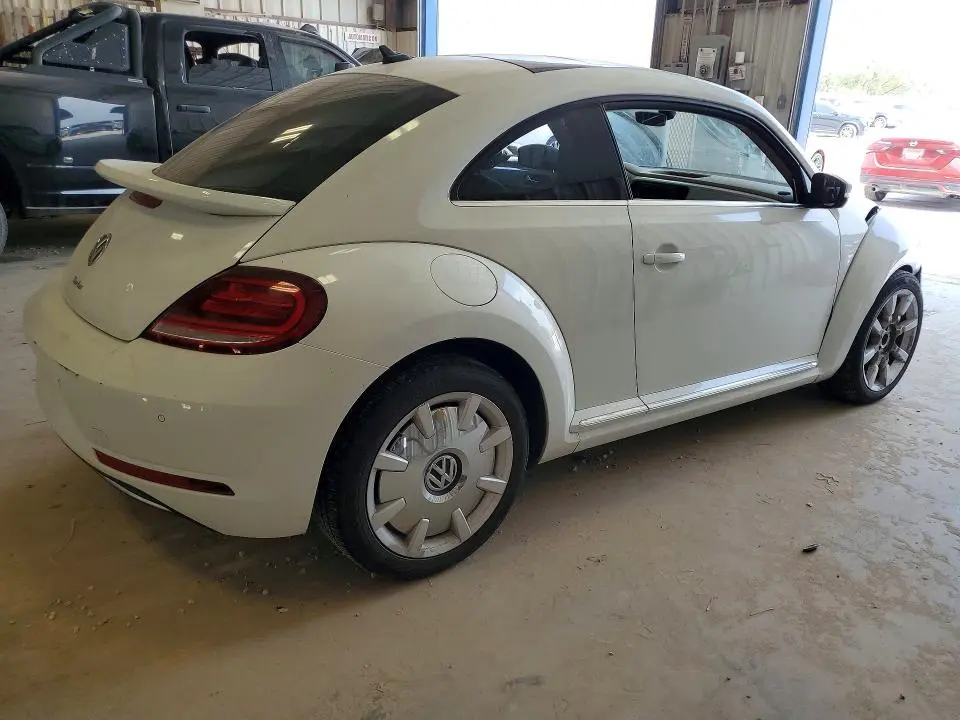 2019 VOLKSWAGEN BEETLE SE  